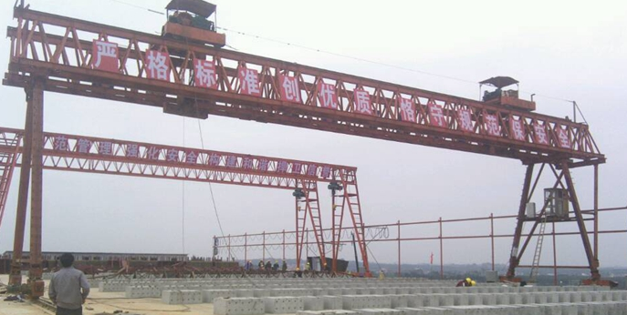 架橋建路用的T型梁造價要多少？提梁機(jī)該怎么選擇？價格是多少呢？