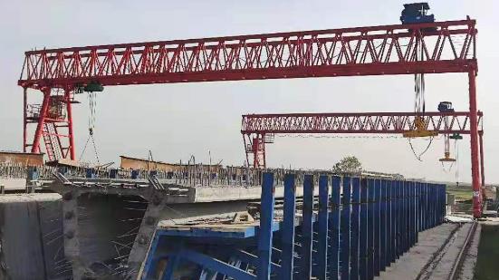 為什么要對(duì)門式起重機(jī)進(jìn)行定時(shí)清理？